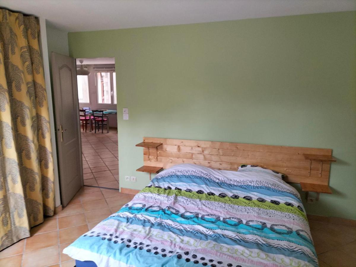 Appartement Au Centre Ville Avec Un Beau Jardin Prive Lannion Extérieur photo