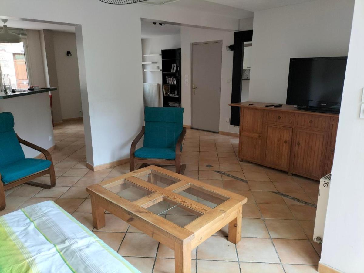 Appartement Au Centre Ville Avec Un Beau Jardin Prive Lannion Extérieur photo